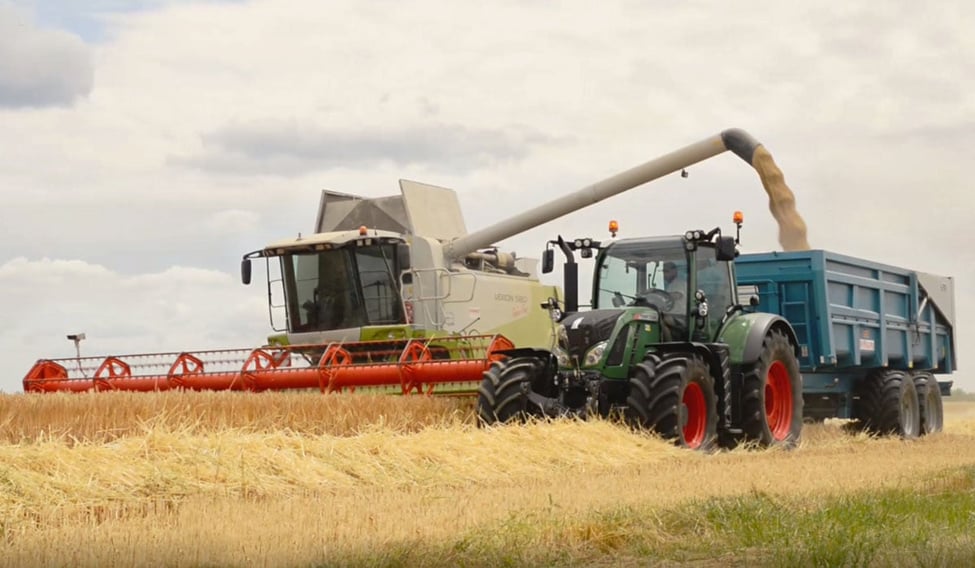 Comment mieux comprendre le marquage de vos pneus agricoles ?