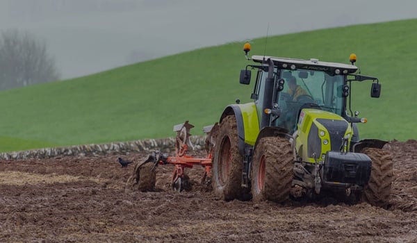 Vous voulez tout savoir sur le patinage de vos pneus de tracteur ?