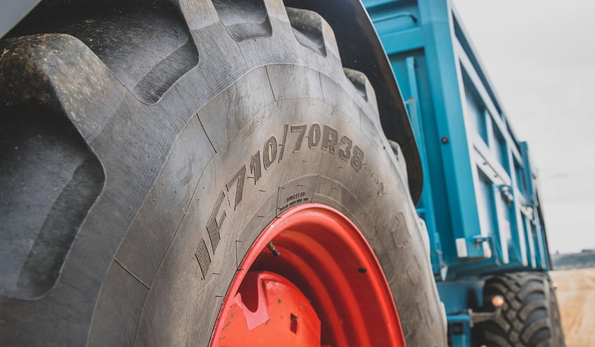 Découvrez les pneus Maxi Traction Farm de Firestone