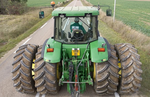 Pneus agricoles jumelés sur route