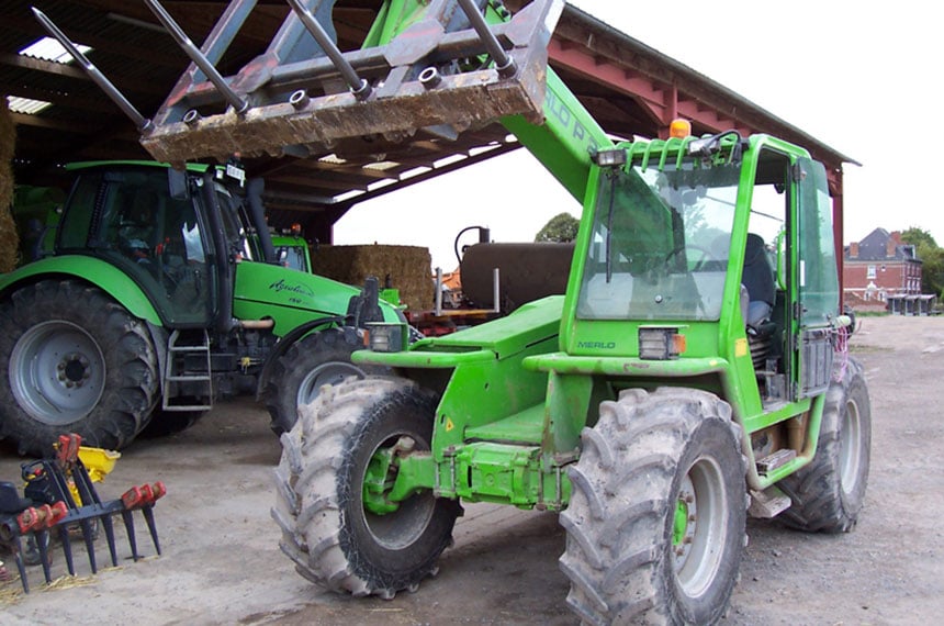 Utilisation d’un télescopique en cours de ferme