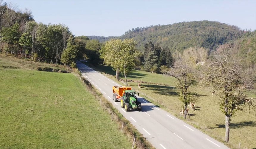 L’usure des pneus agricoles est accélérée par le transport sur route