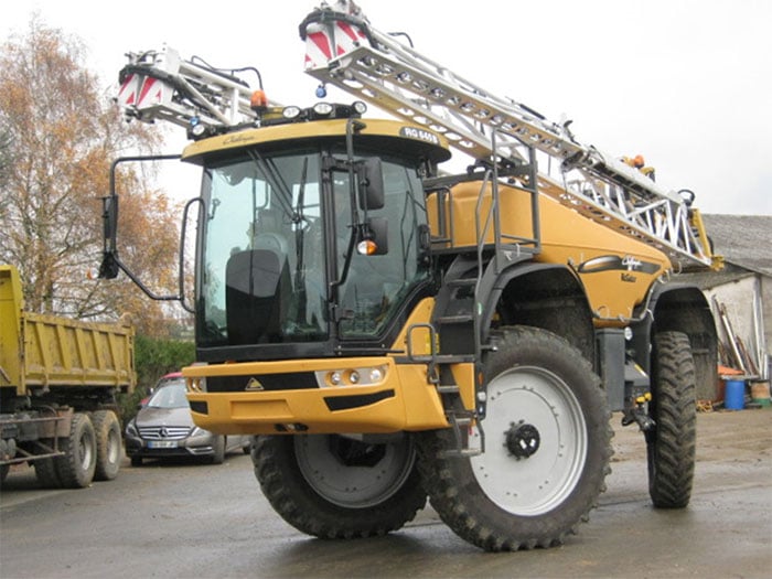 Automoteur Rogator Challenger (cuve 4800 litres, rampes 30 mètres) équipé en Performer 95 – Dimensions 380/105R50