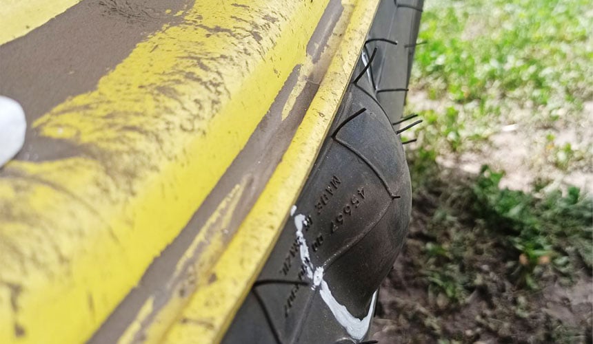 Hernie sur le flanc du pneu trop proche du talon, non réparable
