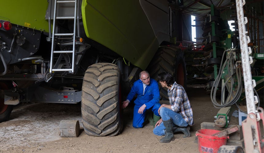 Votre expert en pneus agricoles analyse l’ensemble de vos machines