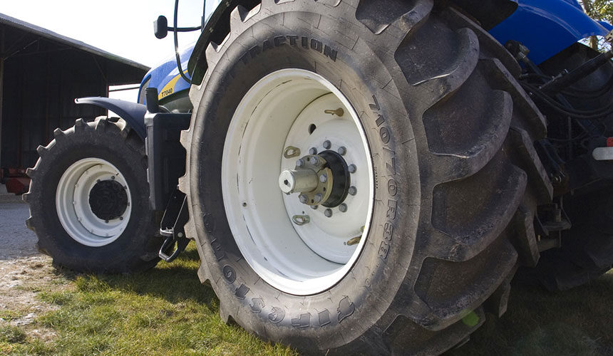 Montage de pneus de grandes dimensions 710/70 R 38