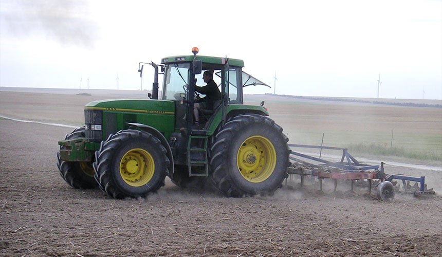 Les pneus du tracteur « Talonnent » en raison d’un mauvais lestage