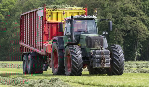 Quel pneu agricole est idéal pour la période des foins ?