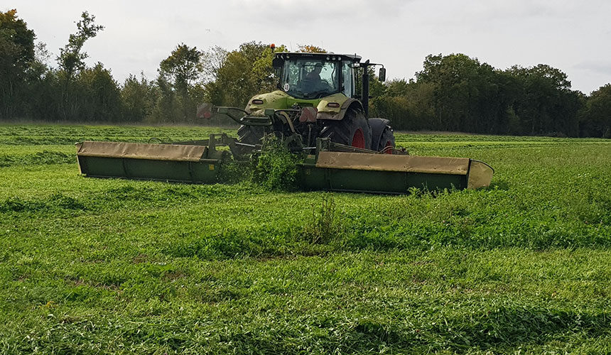 Des pneus inadaptés peuvent dégrader les parcelles enherbées