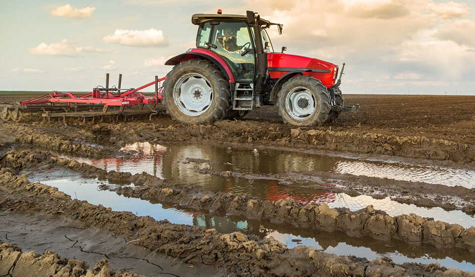 Quel est le meilleur pneu agricole pour les terres argileuses