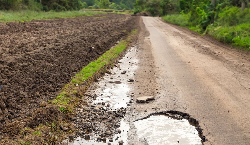 Les routes secondaires souvent utilisées par les tracteurs sont moins bien entretenues