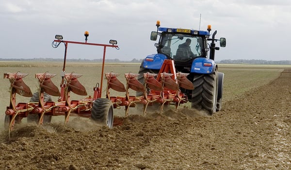 Augmentez la traction en choisissant les bons pneus agricoles