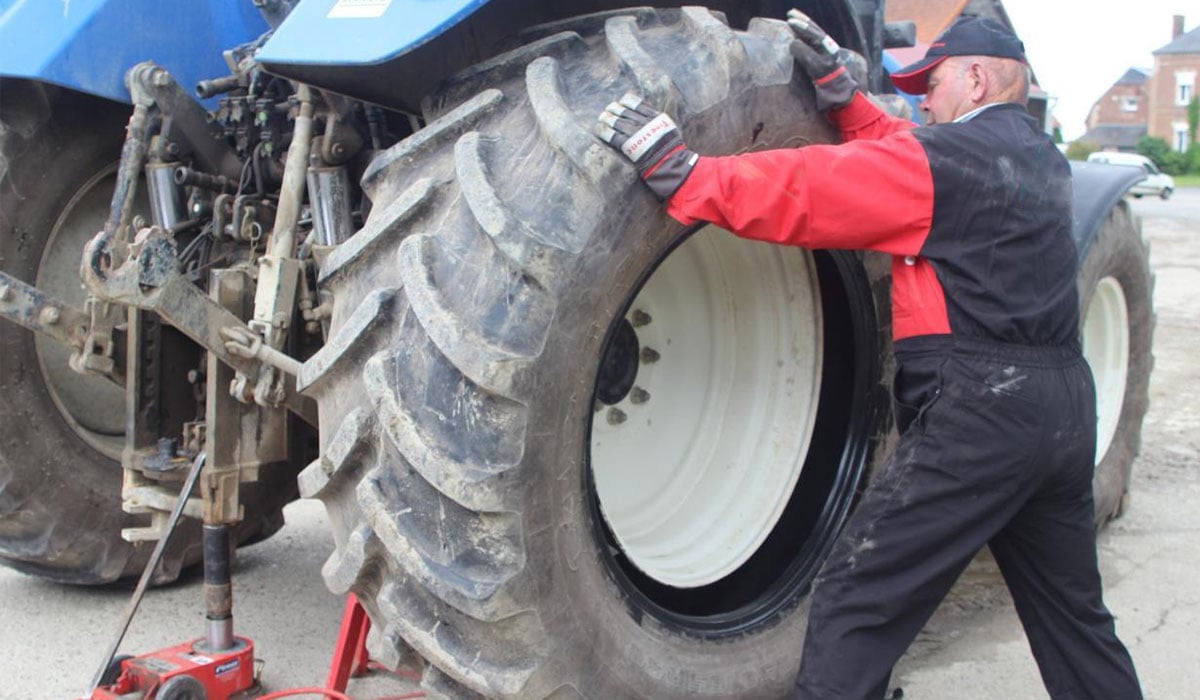 Montage des pneus de tracteur