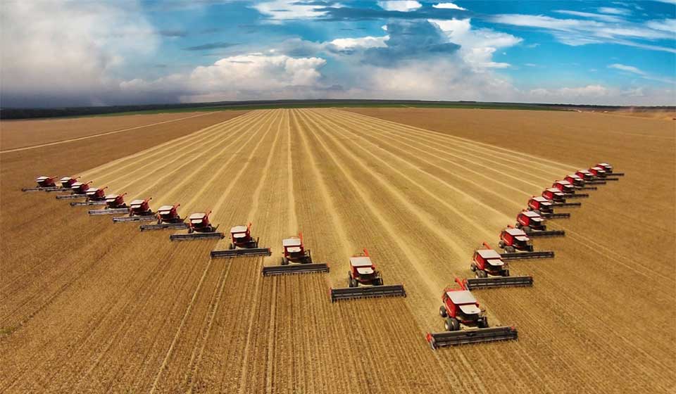 Des pneus récolte de grandes dimensions pour les grandes exploitations de soja dans l’état du Mato Grosso au Brésil