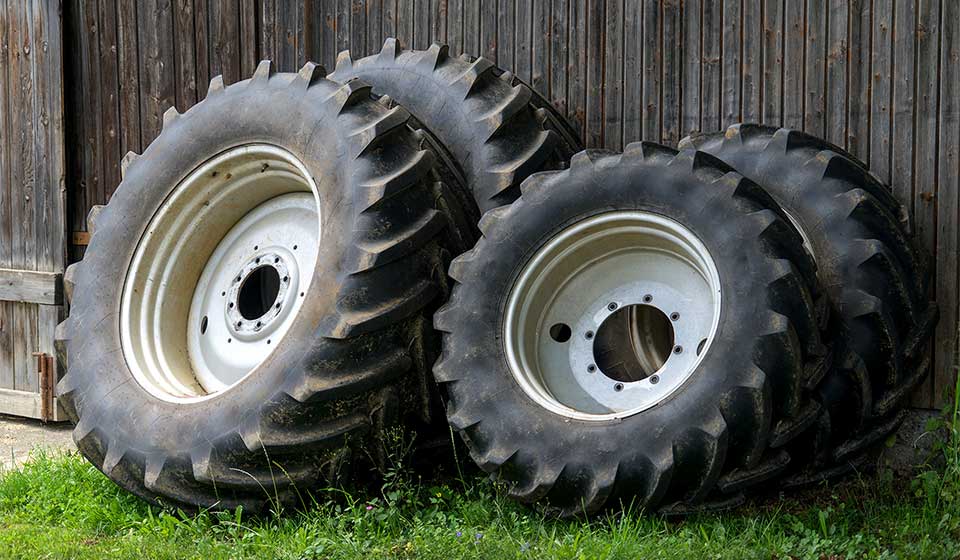Stocker mes pneus agricoles à l’extérieur réduit leur durée de vie